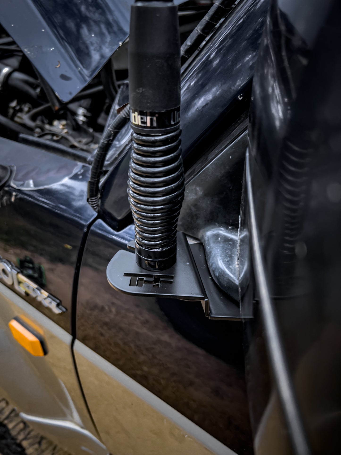 GQ patrol UHF Antenna mount